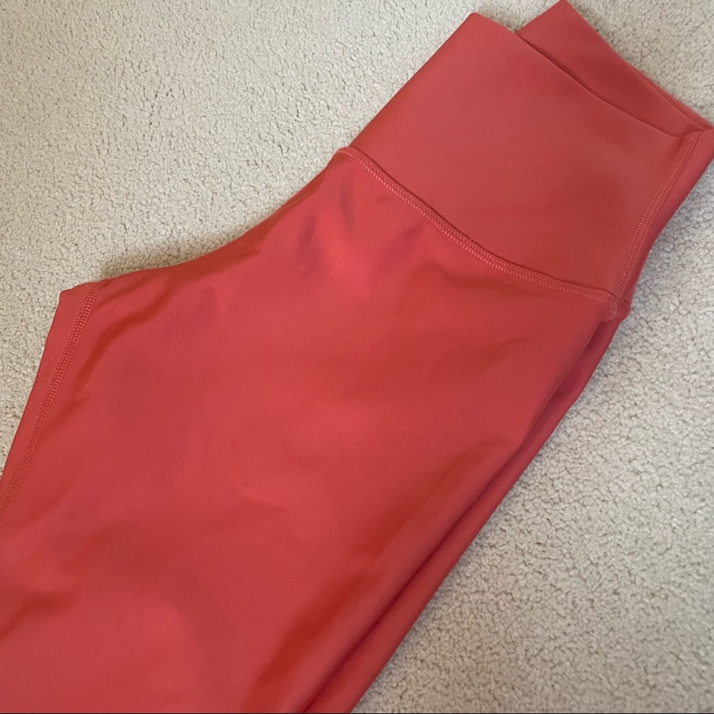 alo yoga airlift capri leggings
